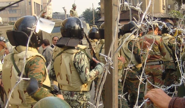 Ägypten betreibt in großem Umfang Menschenrechtsverletzungen. Das Militär hat enormen Einfluss.