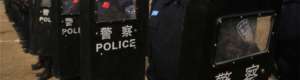 Chinesische-Polizisten-bei-einer-Uebung