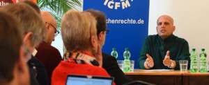 Mazyar Ebrahimi ist ein Folteropfer der Islamischen Republik Iran. Der Unternehmer wurde willkürlich verhaftet und beschuldigt einen iranischen Nuklearforscher ermordern zu wollen und Mossad-Agent zu sein.