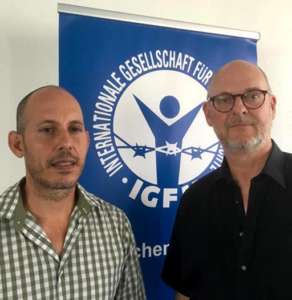 Der kubanische Biologe und Umweltschützer Dr. Ariel Ruiz Urquiola zu Besuch in Frankfurt bei der Internationalen Gesellschaft für Menschenrechte (IGFM).