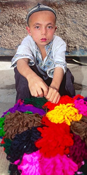 Uigurischer-Junge-auf-Basar