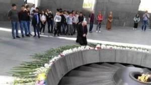 Bild des IGFM Präsidenten Thomas Schirrmacher an der Völkermord Gedenkstätte Zizernakaberd in Jerewan