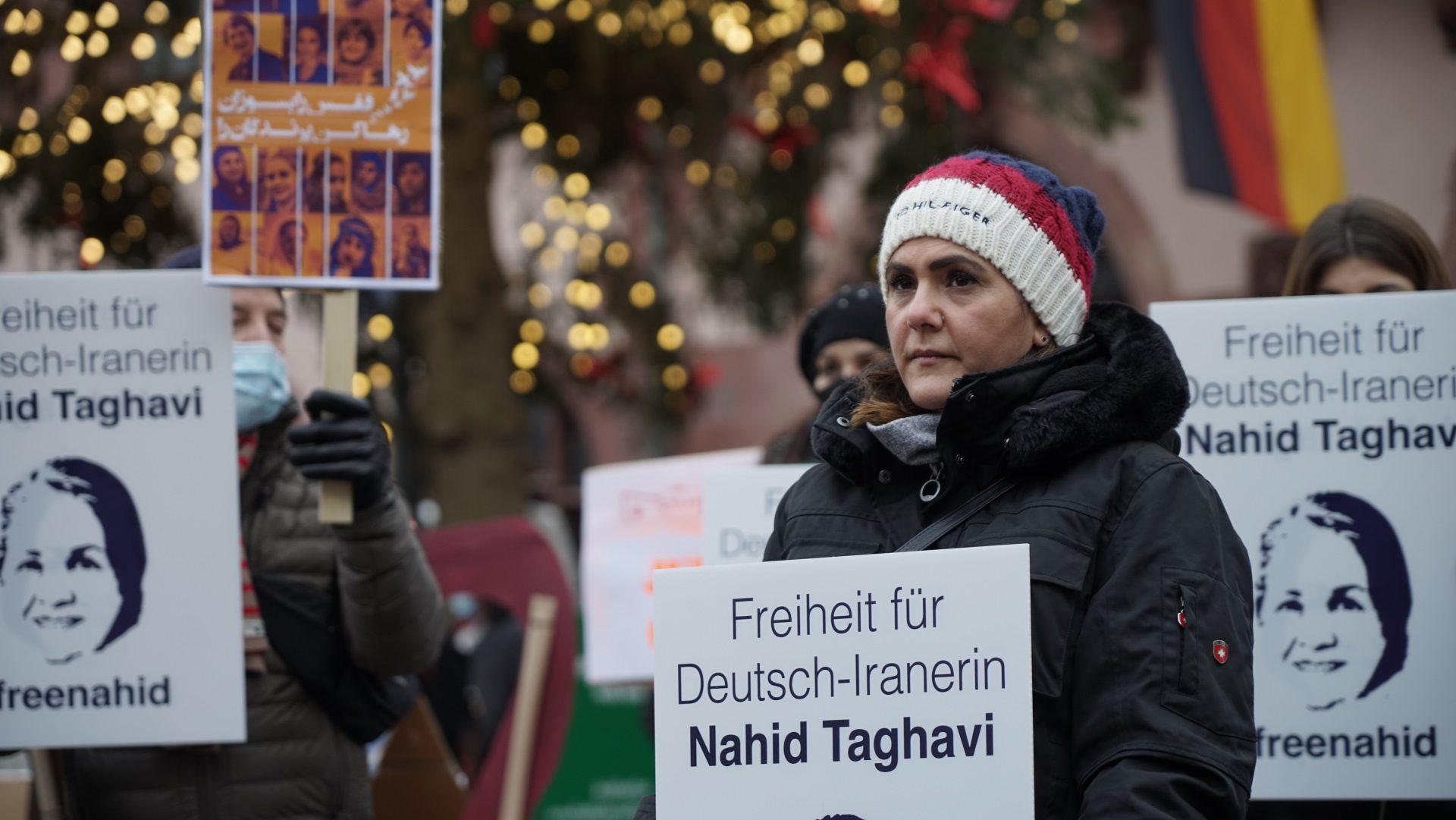 Frankfurt-Tag-der-Menschenrechte-Nahid-Taghavi-Römer-3-1920 Mariam Claren. die Tochter von Nahid Taghavi fordert ihre Freilassung