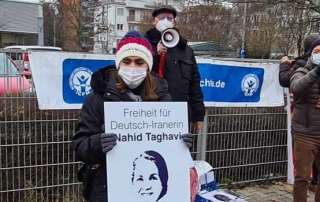 Am Internationalen Tag der Menschenrechte, am 10. Dezember 2020, fanden in Frankfurt am Main eine Mahnwache vor dem iranischen Konsulat und eine Kundgebung vor dem Rathaus statt.