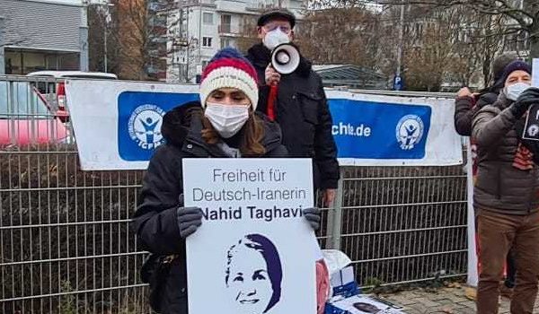 Am Internationalen Tag der Menschenrechte, am 10. Dezember 2020, fanden in Frankfurt am Main eine Mahnwache vor dem iranischen Konsulat und eine Kundgebung vor dem Rathaus statt.