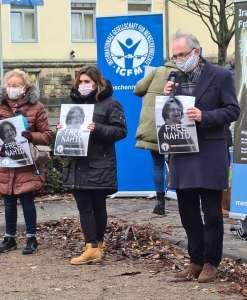 Gemeinsam mit der Tochter Mariam Claren und dem politischen Paten Prof. Heribert Hirte, MdB, fordert die IGFM die Freilassung der Kölnerin, die seit dem 16. Oktober im Evin-Gefängnis festgehalten wird. #Iran