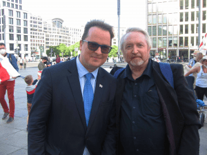 IGFM-Vorstandsmitglied Michael Leh (rechts) mit Franak Viacorka, dem außenpolitischen Berater Tichanowskajas