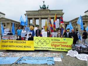 Protest in Berlin gegen die Winterolympiade 2022 in Peking