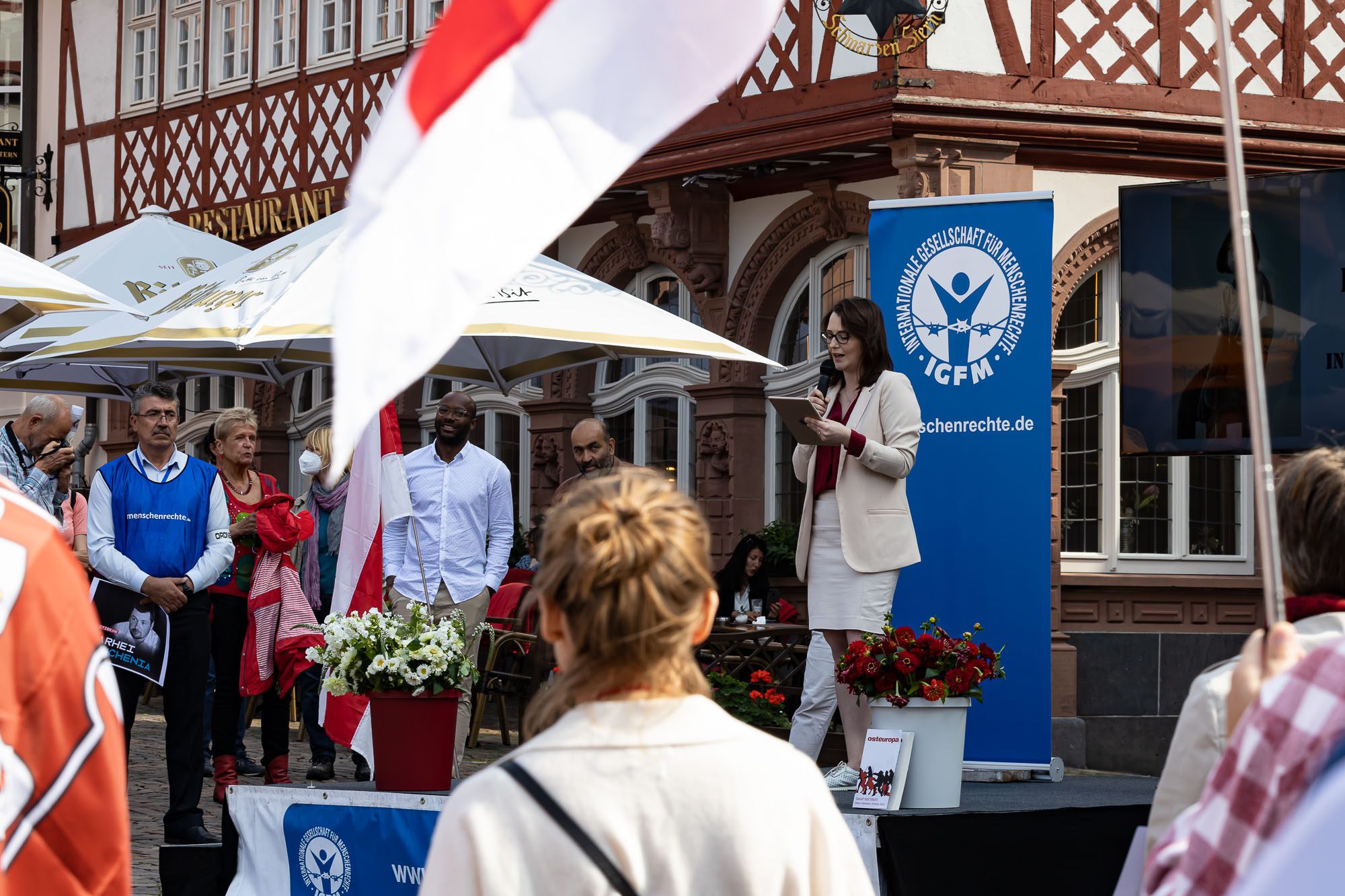 Karyna Shchamialiova vom Verein RAZAM (Gemeinsam) forderte sofortige Freilassung der politischen Gefangenen, das Ende der Gewalt und Verfolgung sowie demokratische Wahlen in Belarus.