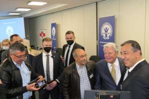 Bundespräsident a.D. Joachim Gauck neben Abdullah Demirbas, kurdischer Bürgermeister aus der türkischen Stadt Diyarbakir