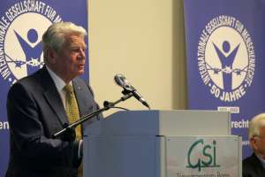 Bundespräsident a.D. Joachim Gauck hält den Festvortrag bei der 50-Jahre-Feier der IGFM in Bonn