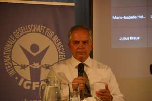 Dr. Sasan Harun-Mahdavi beim Iran-Forum der IGFM in München