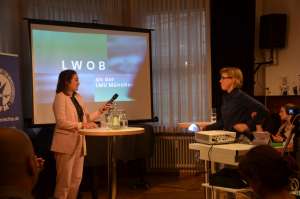 Laura Pohl und Ulrike Becker beim Iran-Forum