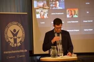 Roland Kempfle (Richterbund) beim Iran-Forum der IGFM in München