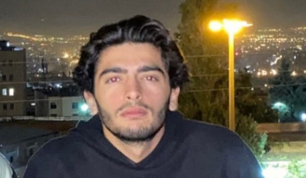 Der 24-jährige Milad Armoun aus dem Teheraner Stadtteil Ekbatan, wurde am 3. November 2022 aufgrund der Teilnahme an den landesweiten Protesten im Iran unter dem Vorwurf der „Kriegsführung gegen Gott“ verhaftet.