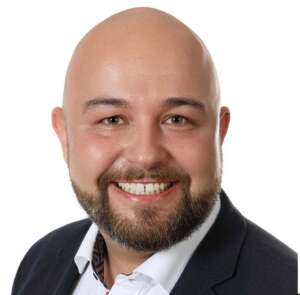 Bundestagsabgeordneter Jonas Geissler übernimmt die Patenschaft für Nazila Maroufian