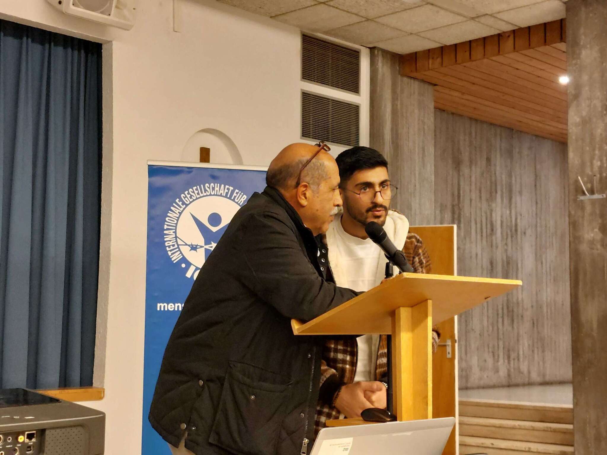 Vortrag VS Behrouz Asadi und Erfan Ramizi Pour