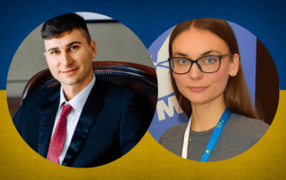 Kostiantyn und Liusiena Zinovkin vor der ukrainischen Flagge