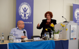 Margarita Kola spricht auf der 52. Jahrestagung der IGFM in Bonn