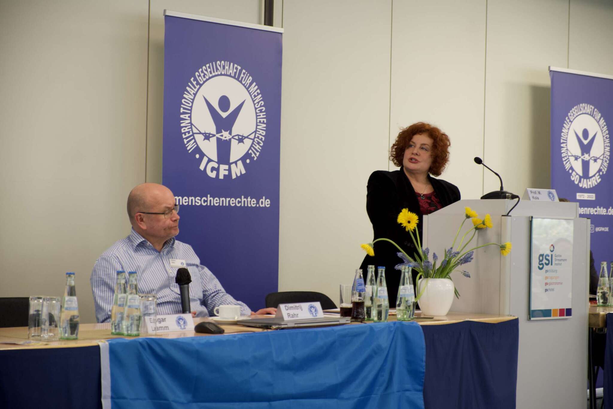 Margarita Kola spricht auf der 52. Jahrestagung der IGFM in Bonn