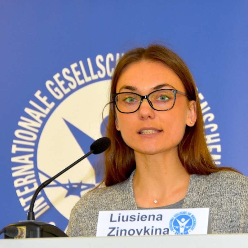 Liusiena Zinovkina auf 52. Jahrestagung Liusiena Zinovkina auf 52. Jahrestagung