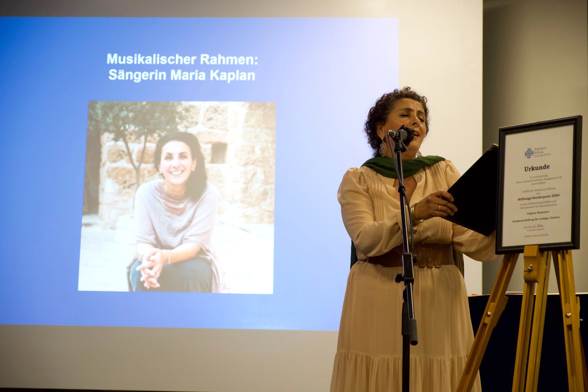 Die Sängerin Maria Kaplan