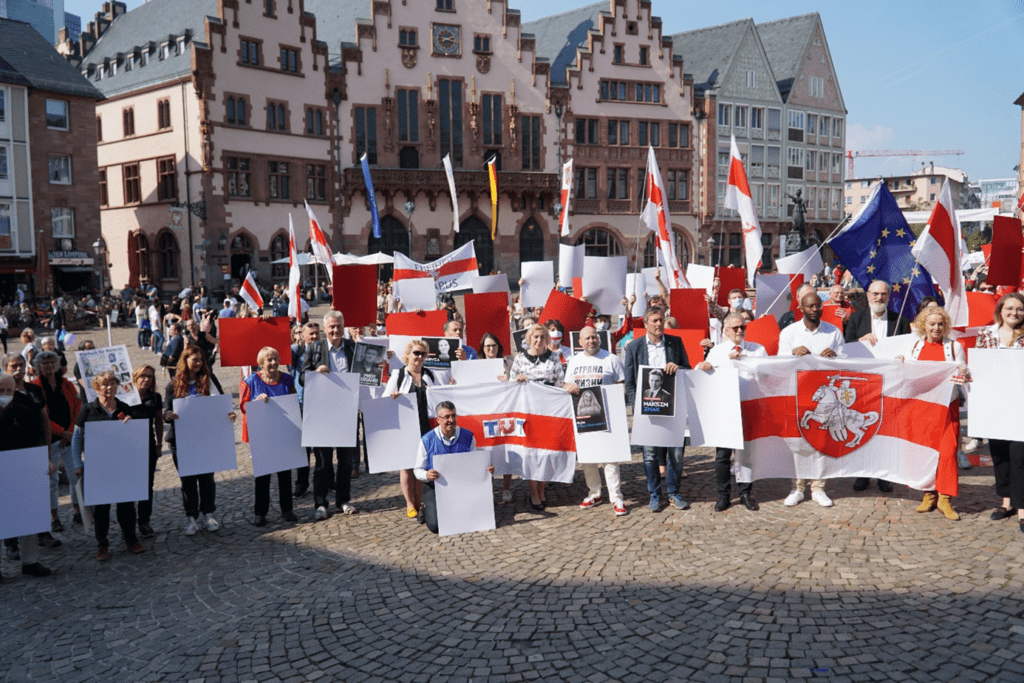 Herbst 2021, große IGFM Kundgebung gemeinsam mit Martina Feldmayer und Kulturverein Belarus/KuB.