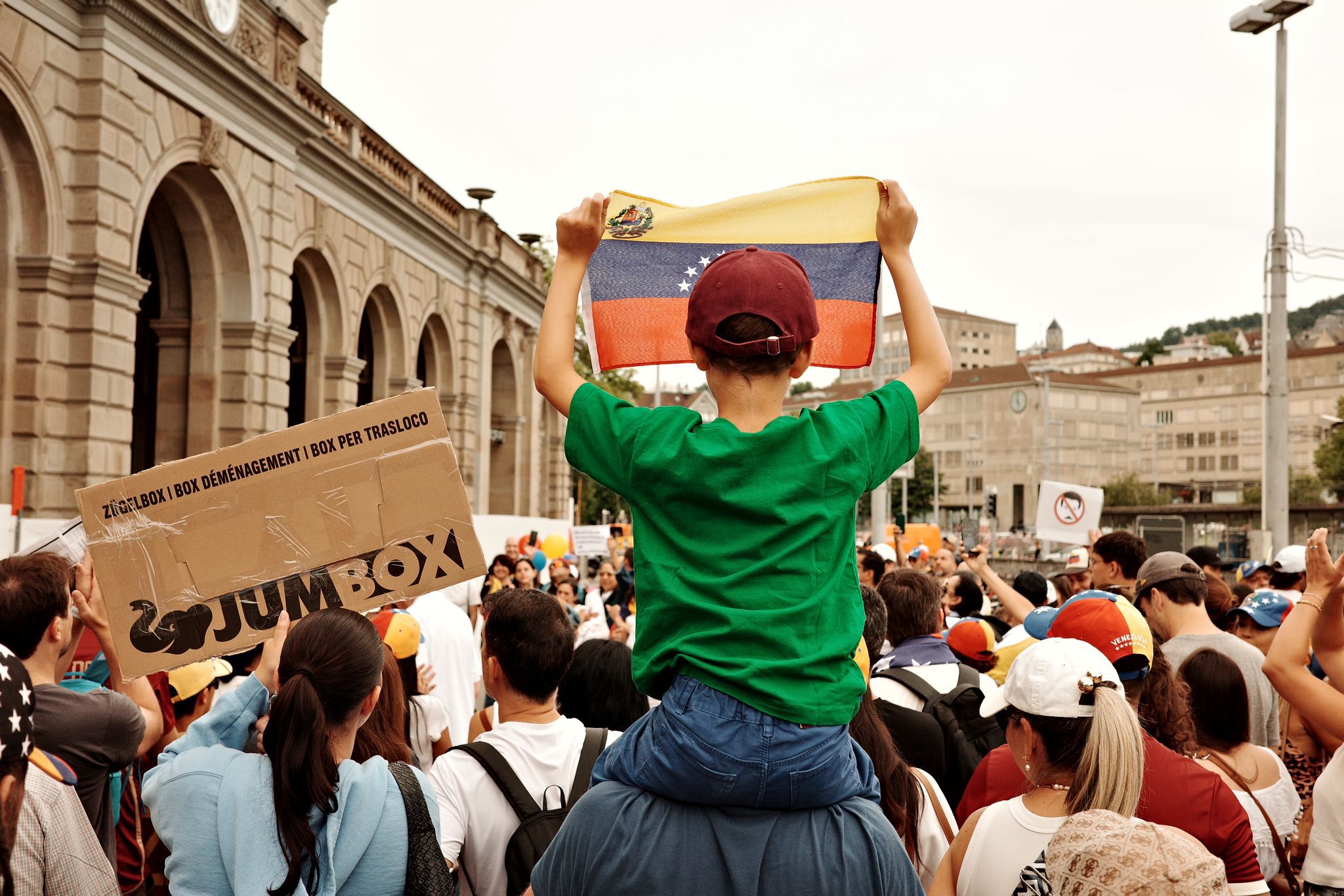 Nach dem Wahlbetrug von Maduro nehmen die Massenproteste kein Ende. Es gibt Anschuldigungen gegen die Opposition, Festnahmen und Diffamierung
