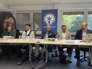 Bei IGFM-Iran-Pressekonferenz in Frankfurt sprachen Mousapour, Yarian, Mesdaghi, Ahmadi und Valerio Krüger
