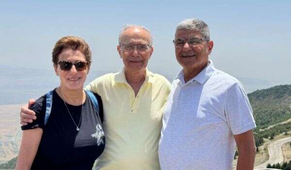 Image for the Tweet beginning: Bitte teilen Sie mit uns